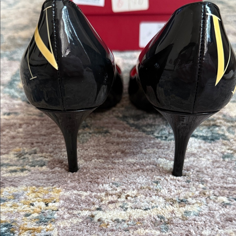Valentino Garavani Black and White Patent Leather Heels - Picture 4 of 11